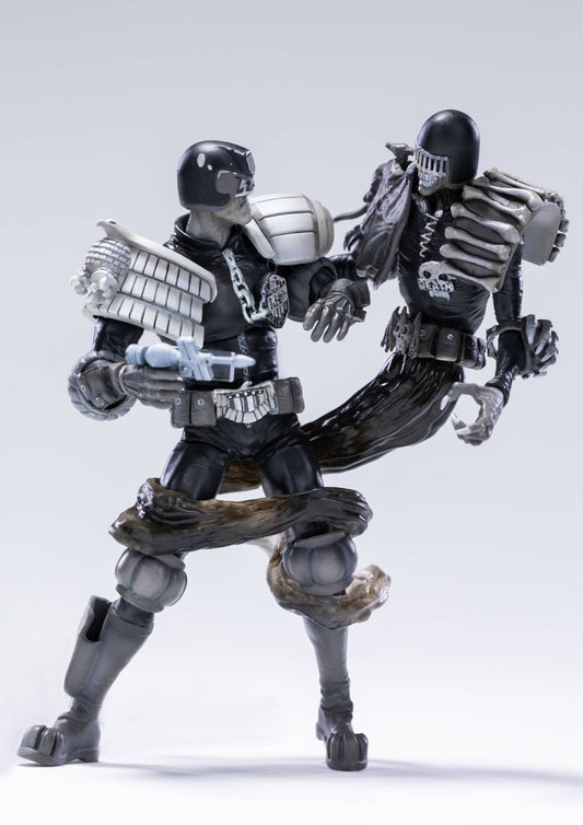 SDCC 2022 JUDGE DREDD VS DEATH BLACK & WHITE PX 1/8 ACTION FIG 2 PACK